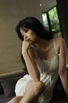 漂亮的小婊3韩剧在线